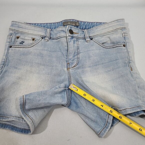 L.L. Bean Signature Denim Blue Jean Shorts Women's Size 2 32x5 299429 - Picture 7 of 8